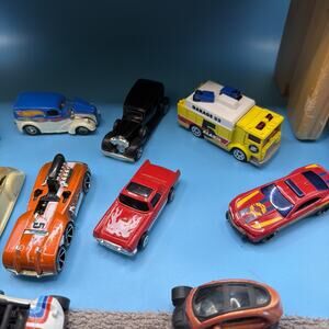 25 Random Hot Wheels Cars Couple Of Gems. Hours Of Driving All Over Having Fun.